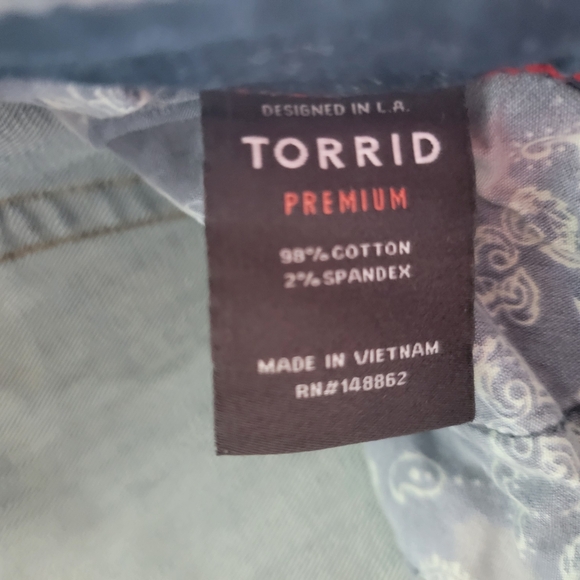 Torrid Boyfriend Patch Work jeans size 12R - Picture 7 of 9